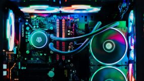 Componentes internos de un ordenador para gaming.