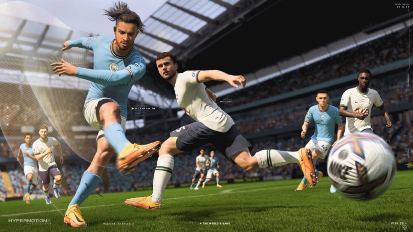 Un jugador dispara el balón en el FIFA 23.