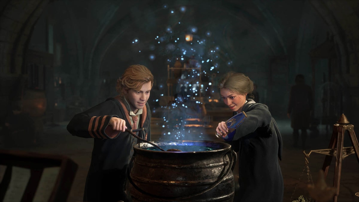 Dos alumnos crean pociones en Hogwarts Legacy.