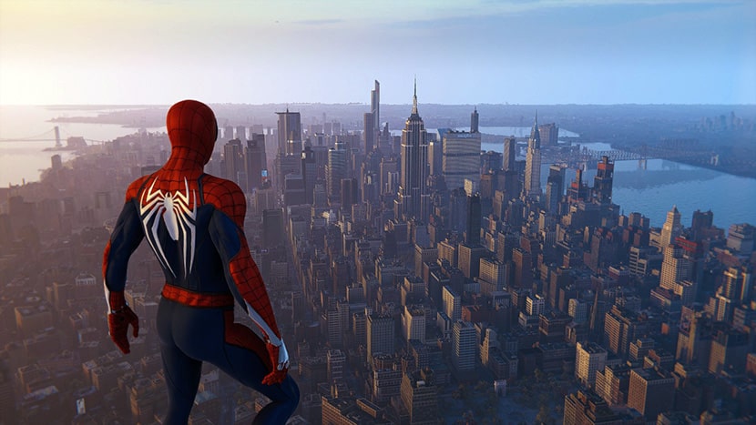Spider-Man contempla la Isla de Manhattan (Nueva York).