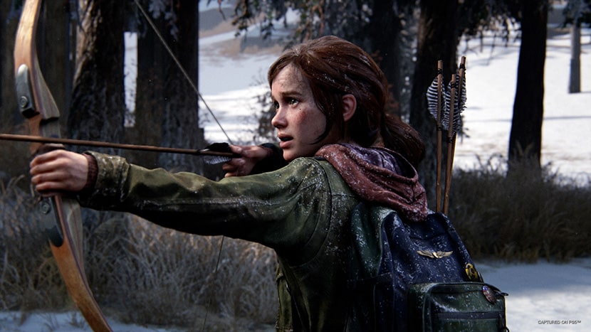 Ellie con un arco en The Last of Us Part I.