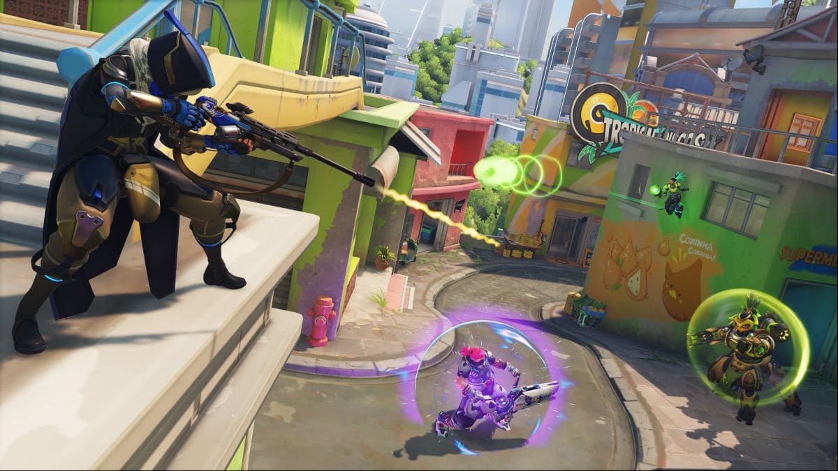 Héroes combatiendo en uno de los mapas de Overwatch 2.