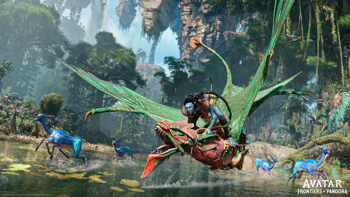 Un na'vi volando sobre un ikran en el juego Avatar: Frontiers of Pandora.