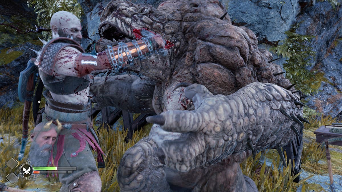 Kratos derrotando a un enemigo en God of War Ragnarök.